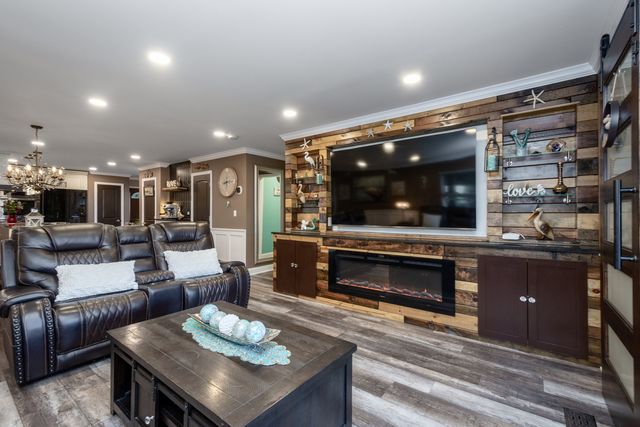 10 Matts Road, Fox Lake, IL 60020