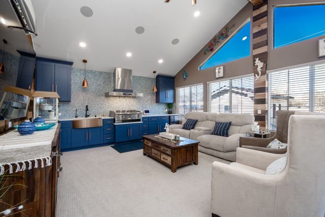 10 Matts Road, Fox Lake, IL 60020