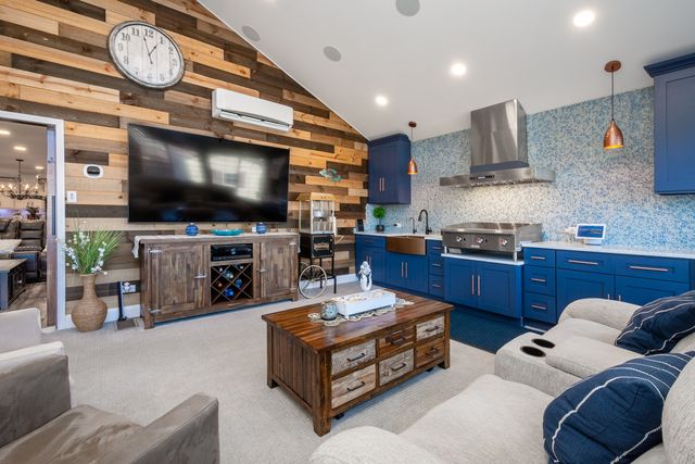 10 Matts Road, Fox Lake, IL 60020