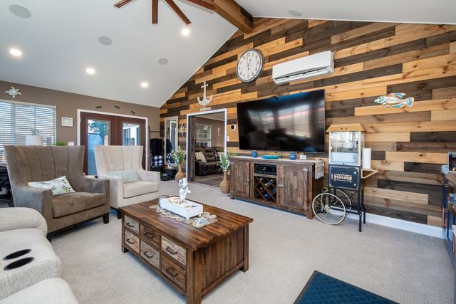 10 Matts Road, Fox Lake, IL 60020