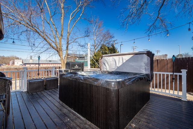 10 Matts Road, Fox Lake, IL 60020