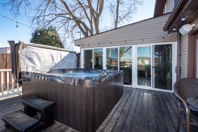 10 Matts Road, Fox Lake, IL 60020