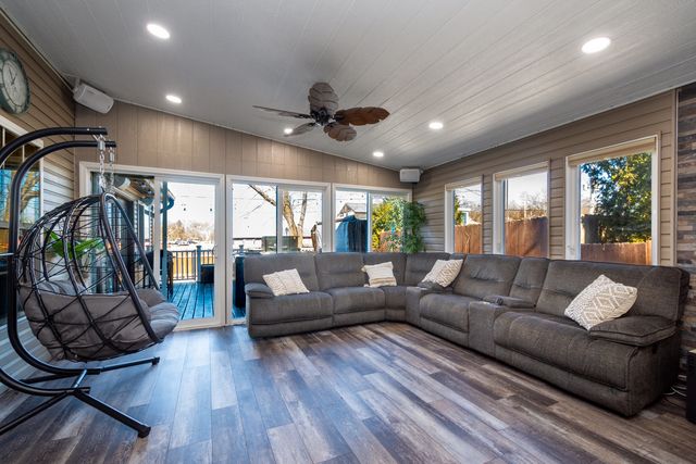 10 Matts Road, Fox Lake, IL 60020