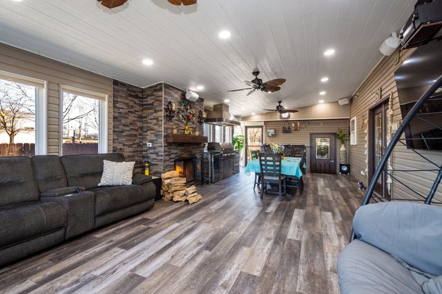 10 Matts Road, Fox Lake, IL 60020