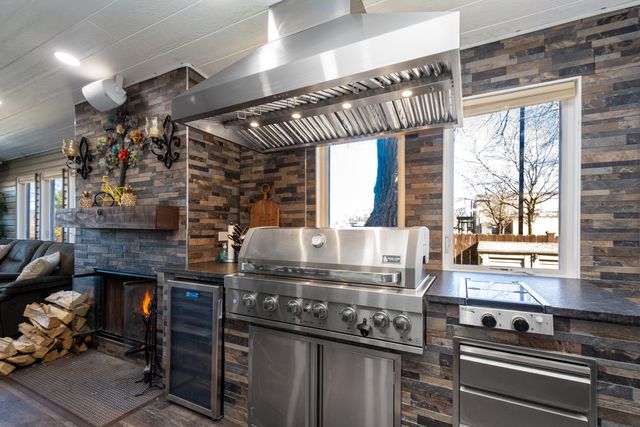 10 Matts Road, Fox Lake, IL 60020