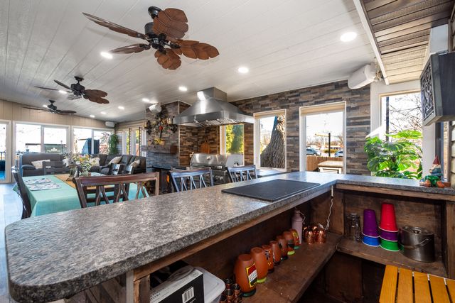 10 Matts Road, Fox Lake, IL 60020