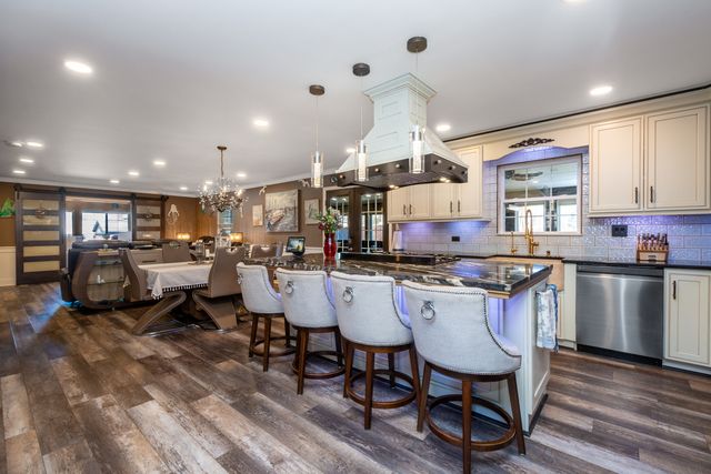 10 Matts Road, Fox Lake, IL 60020