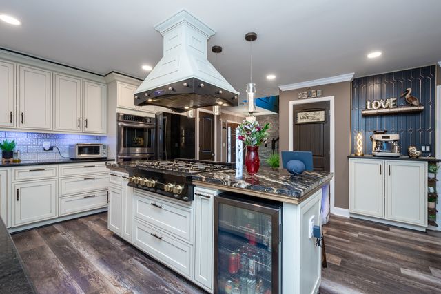 10 Matts Road, Fox Lake, IL 60020