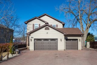 10 Matts Road, Fox Lake, IL 60020