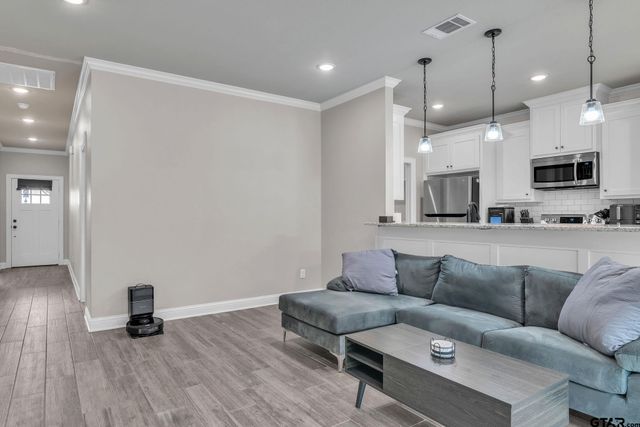 820 Lindsey Ln, Whitehouse, TX 75791