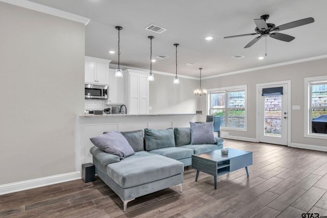 820 Lindsey Ln, Whitehouse, TX 75791