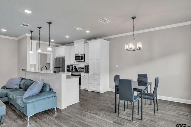 820 Lindsey Ln, Whitehouse, TX 75791