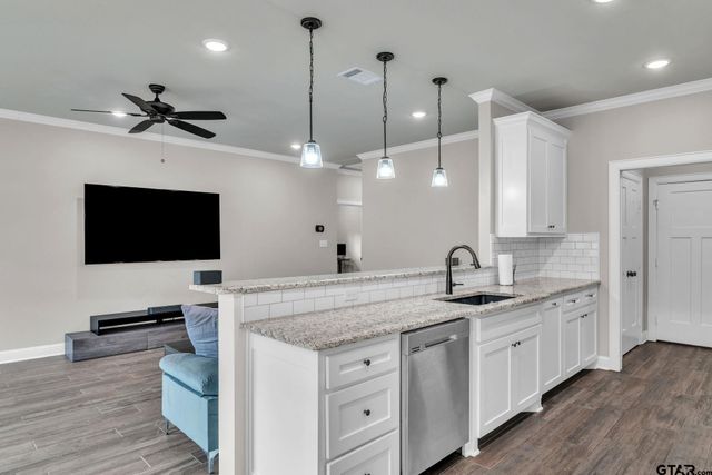 820 Lindsey Ln, Whitehouse, TX 75791