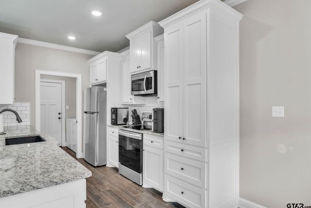 820 Lindsey Ln, Whitehouse, TX 75791