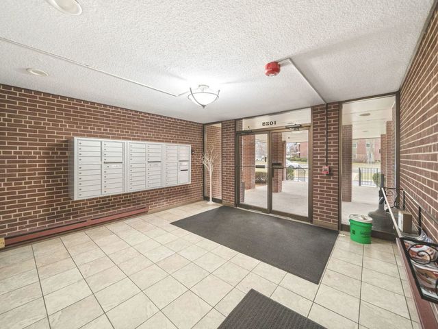 1025 S Fernandez Avenue 4M, Arlington Heights, IL 60005