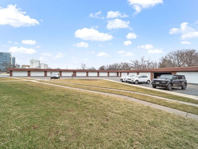 1025 S Fernandez Avenue 4M, Arlington Heights, IL 60005