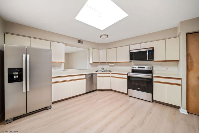 1025 S Fernandez Avenue 4M, Arlington Heights, IL 60005