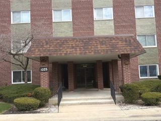 1025 S Fernandez Avenue 4M, Arlington Heights, IL 60005