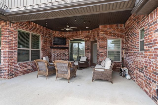 405 Angel Falls Lane, Springdale, AR 72762