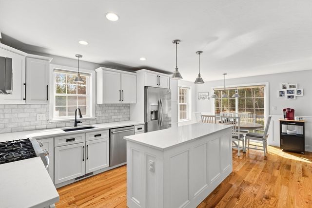 61 Nobadeer Cir, Kingston, MA 02364