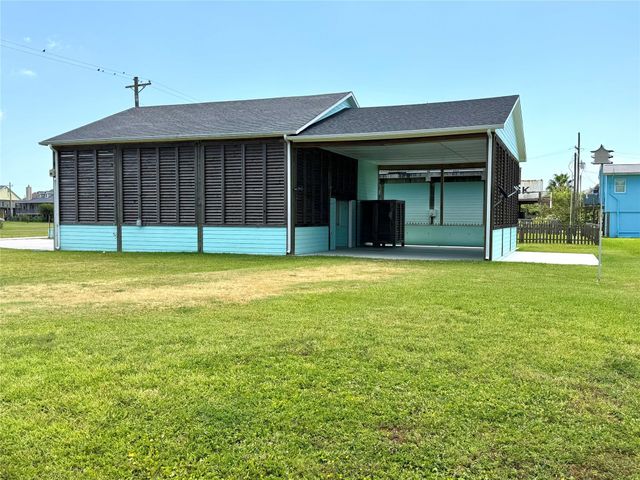945 Alberdie Drive, Crystal Beach, TX 77650