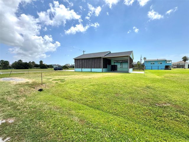 945 Alberdie Drive, Crystal Beach, TX 77650
