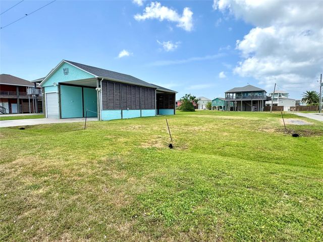 945 Alberdie Drive, Crystal Beach, TX 77650
