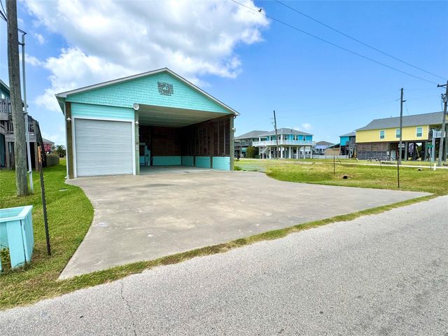 945 Alberdie Drive, Crystal Beach, TX 77650