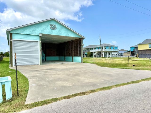 945 Alberdie Drive, Crystal Beach, TX 77650