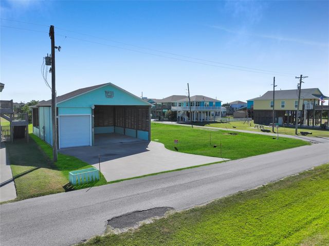 945 Alberdie Drive, Crystal Beach, TX 77650