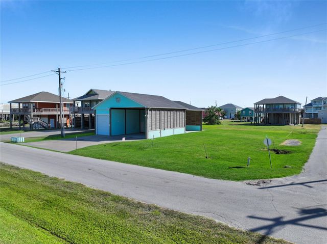 945 Alberdie Drive, Crystal Beach, TX 77650