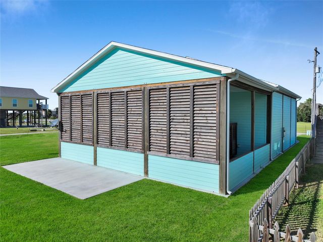 945 Alberdie Drive, Crystal Beach, TX 77650