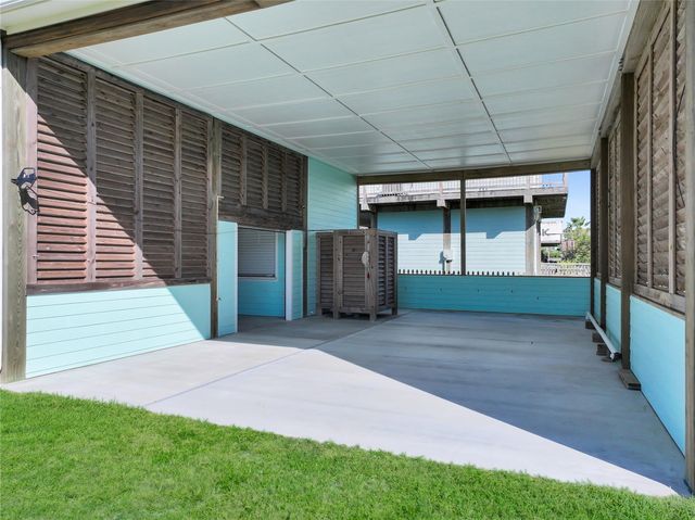 945 Alberdie Drive, Crystal Beach, TX 77650