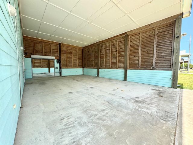 945 Alberdie Drive, Crystal Beach, TX 77650
