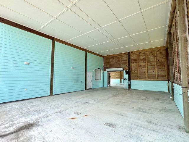 945 Alberdie Drive, Crystal Beach, TX 77650