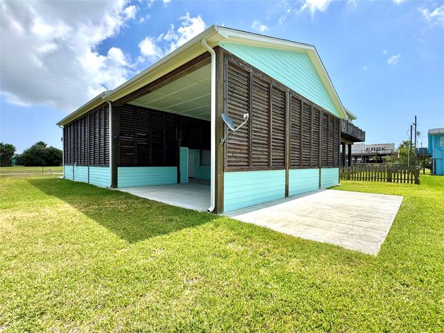 945 Alberdie Drive, Crystal Beach, TX 77650