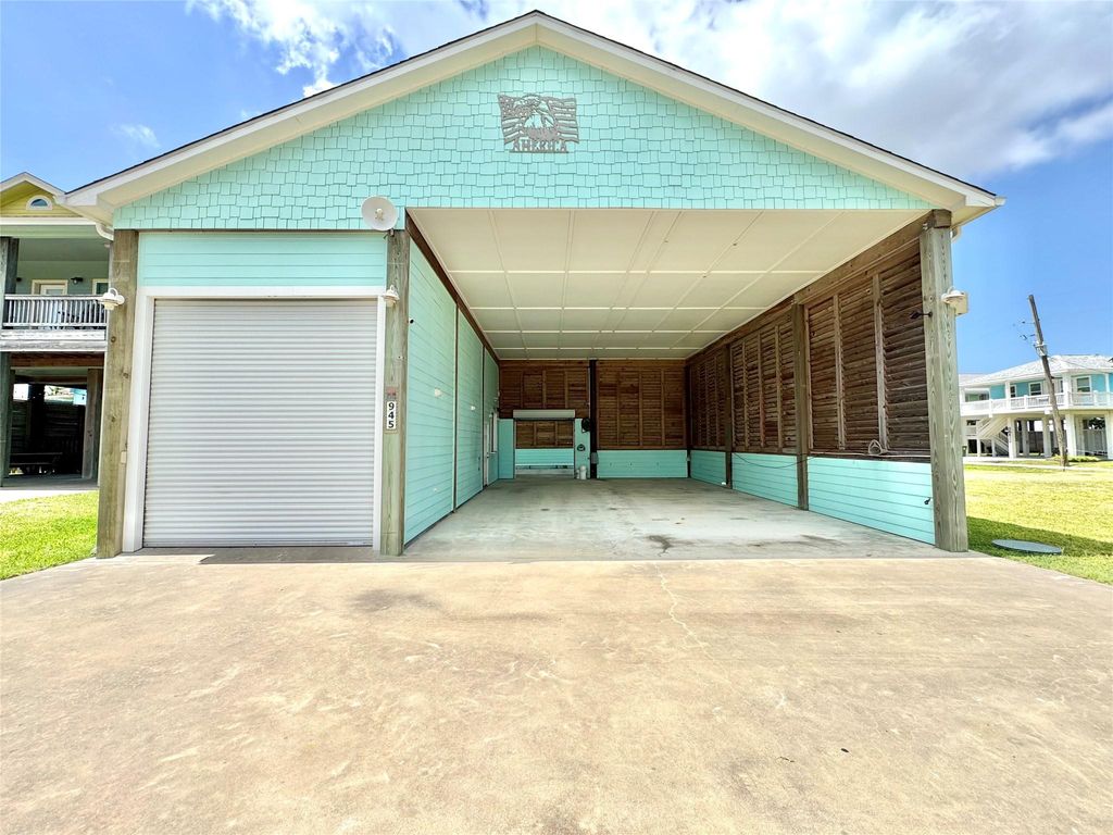 945 Alberdie Drive, Crystal Beach, TX 77650
