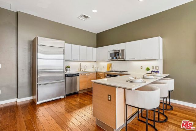 801 S Grand Avenue 1712, Los Angeles, CA 90017