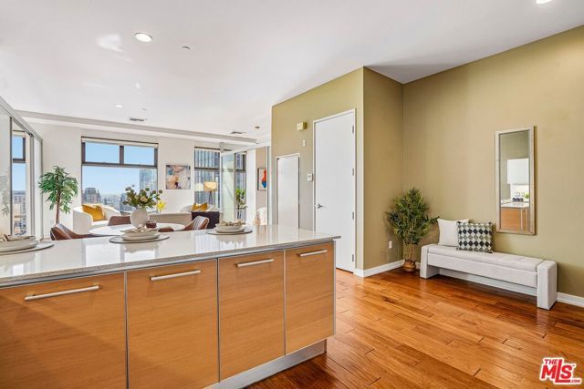 801 S Grand Avenue 1712, Los Angeles, CA 90017