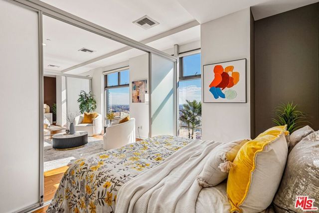 801 S Grand Avenue 1712, Los Angeles, CA 90017