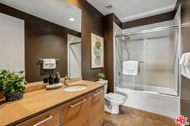 801 S Grand Avenue 1712, Los Angeles, CA 90017