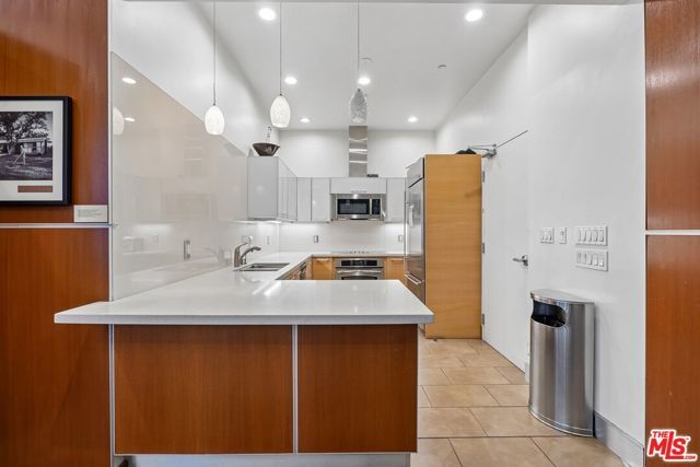 801 S Grand Avenue 1712, Los Angeles, CA 90017