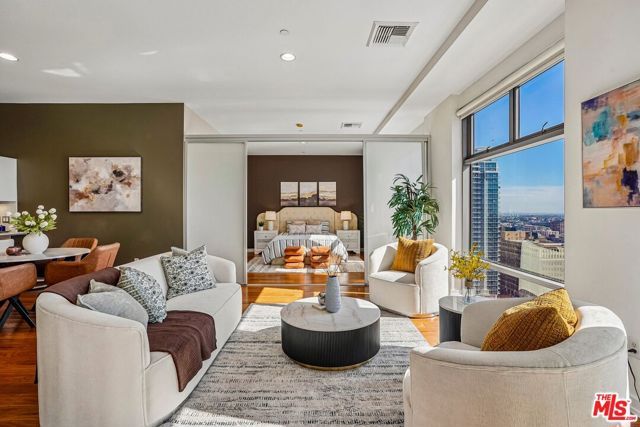 801 S Grand Avenue 1712, Los Angeles, CA 90017