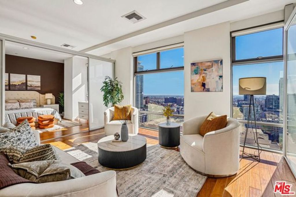 801 S Grand Avenue 1712, Los Angeles, CA 90017