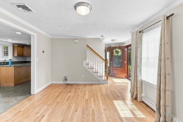 35 Meeshawn Ave, Taunton, MA 02718