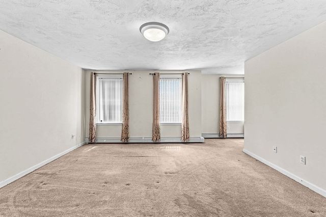 35 Meeshawn Ave, Taunton, MA 02718