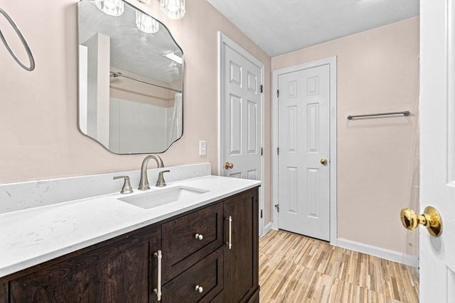 35 Meeshawn Ave, Taunton, MA 02718
