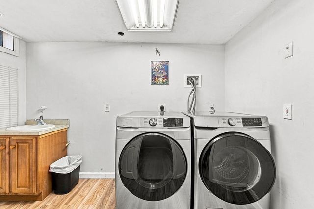 35 Meeshawn Ave, Taunton, MA 02718