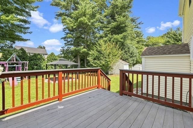 35 Meeshawn Ave, Taunton, MA 02718