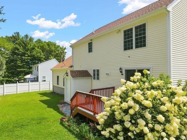 35 Meeshawn Ave, Taunton, MA 02718